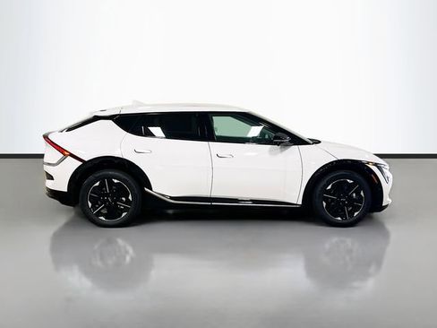 New 2025 Kia EV6 Wind image 8