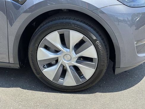 Used 2023 Tesla Model Y 2WD image 6