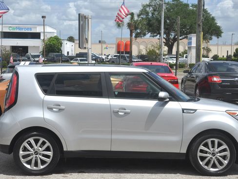 Used 2017 Kia Soul + w/ Primo Package image 10