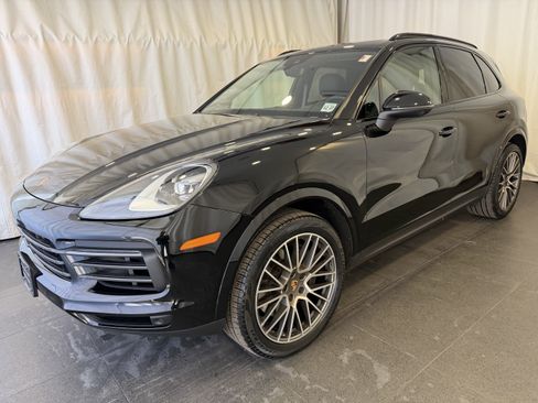 Certified 2023 Porsche Cayenne Platinum Edition image 1