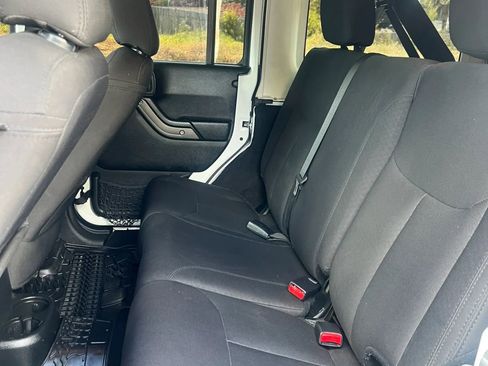Used 2018 Jeep Wrangler Unlimited Sport S AWD/4WD image 14