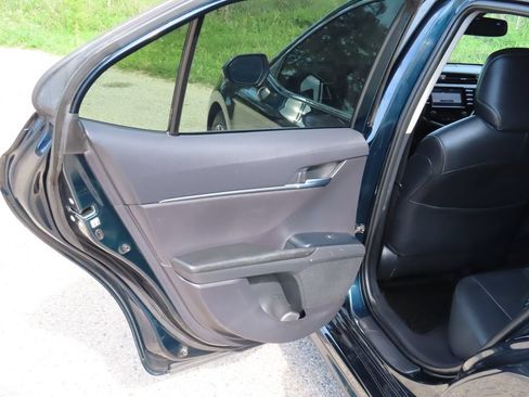 Used 2018 Toyota Camry SE w/ Moonroof Package FWD image 26