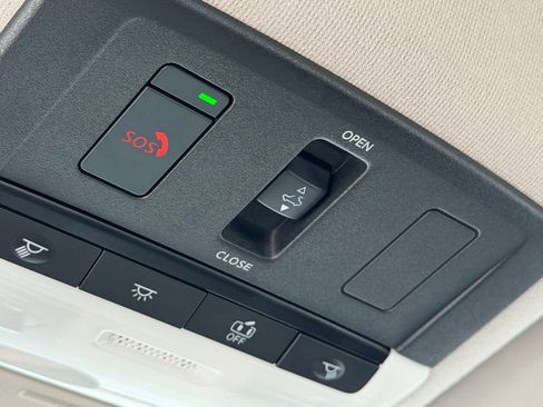 Used 2024 Nissan Sentra SR w/ SR Premium Package FWD image 25