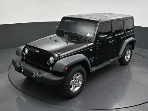 Used 2018 Jeep Wrangler Unlimited Sport S AWD/4WD image 15
