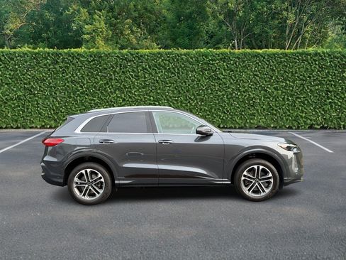 Used 2025 Audi Q5 Premium w/ Convenience Package AWD/4WD image 2