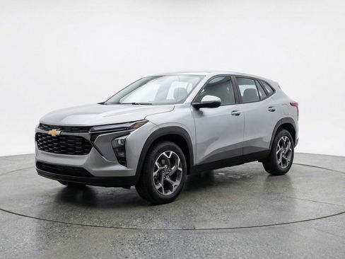 Used 2025 Chevrolet Trax LT w/ LT Convenience Package FWD image 3