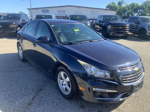 Used 2016 Chevrolet Cruze LT w/ Sun And Sound Package FWD image 2