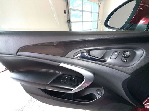 Used 2016 Buick Regal AWD image 15