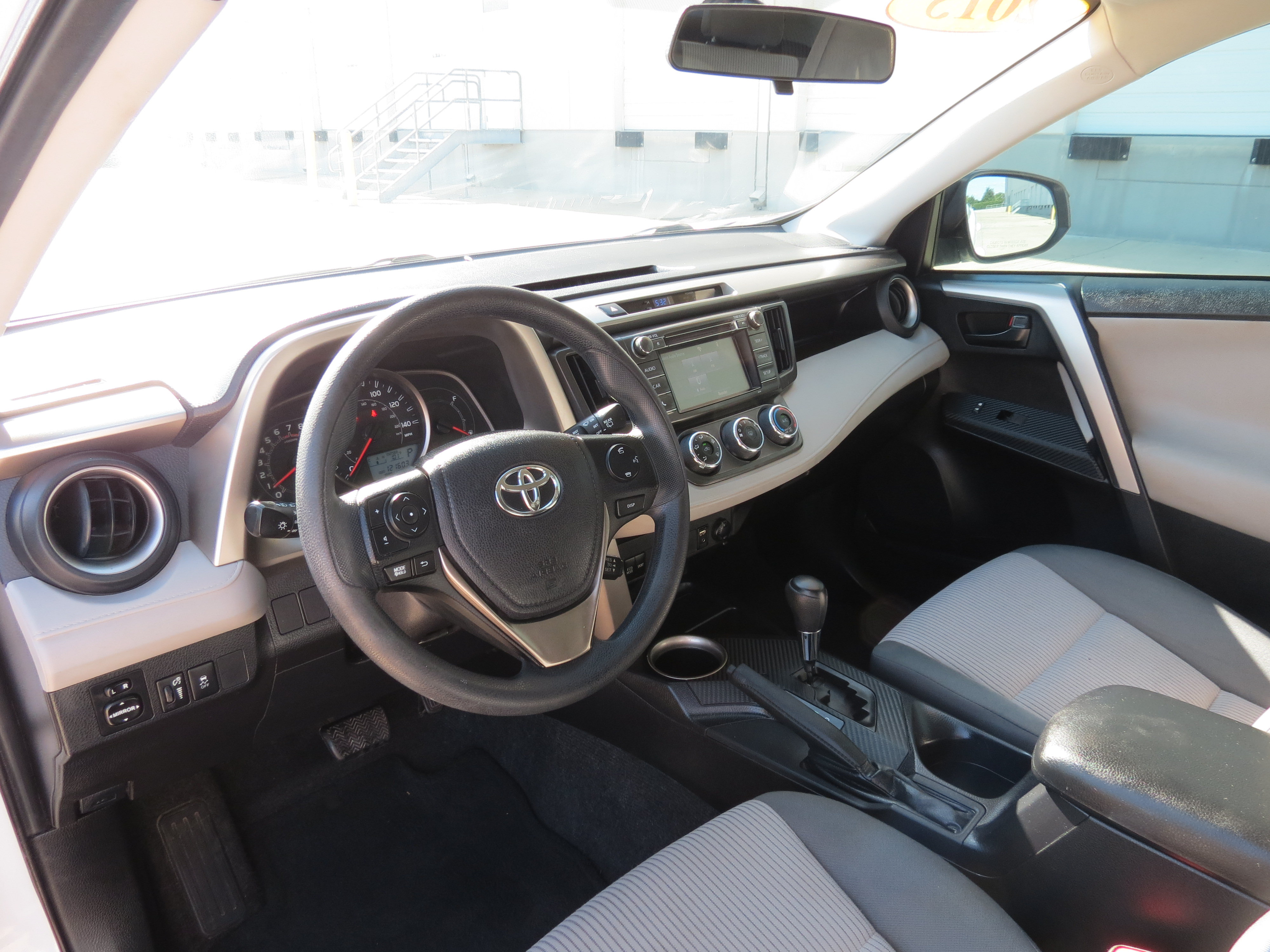 Used 2015 Toyota RAV4 LE FWD image 23
