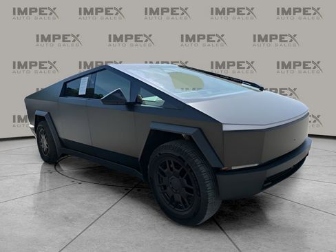Used 2024 Tesla Cybertruck AWD Crew Cab image 7