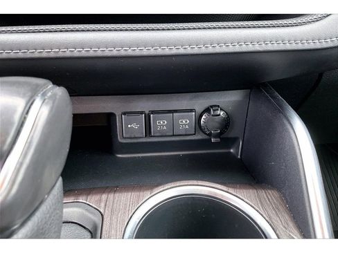 Used 2021 Toyota Highlander Platinum image 16