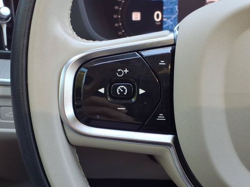 Certified 2024 Volvo XC60 B5 Plus AWD/4WD image 27