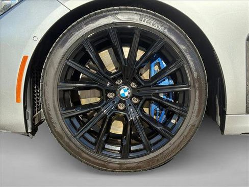 Used 2021 BMW 740i w/ M Sport Package image 10