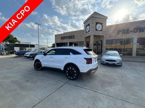 Certified 2025 Kia Sorento EX FWD image 1