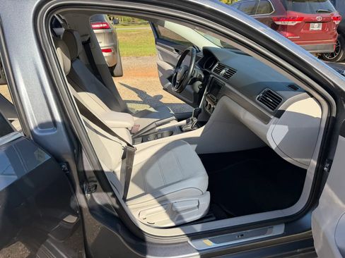 Used 2017 Volkswagen Passat 1.8T R-Line image 10