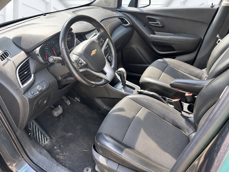 Used 2017 Chevrolet Trax LT w/ LT Convenience Package AWD/4WD image 10