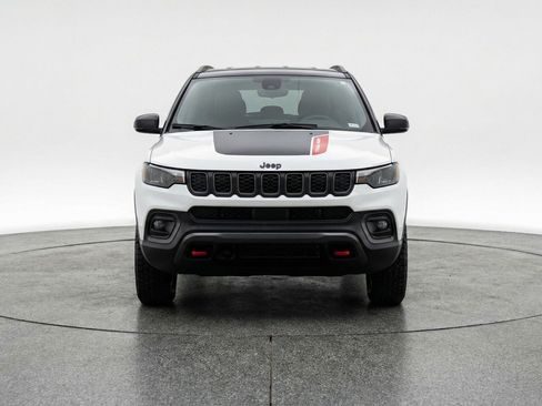 Used 2025 Jeep Compass Trailhawk AWD/4WD image 2