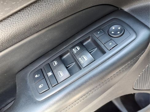 Used 2017 Jeep Grand Cherokee Altitude AWD/4WD image 16