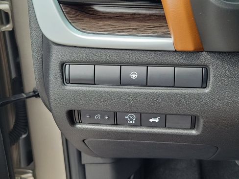 Used 2025 Nissan Rogue Platinum FWD image 21