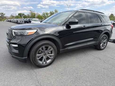 Used 2022 Ford Explorer XLT w/ Equipment Group 202A AWD/4WD image 8
