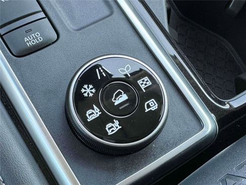 Used 2024 Nissan Pathfinder SL image 30