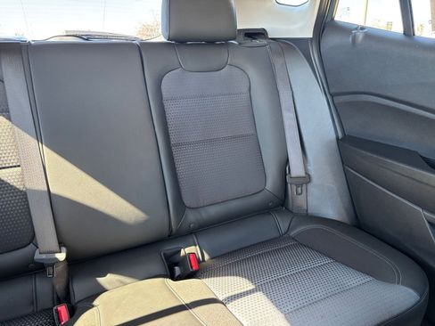 Used 2025 Chevrolet Trax LT image 36