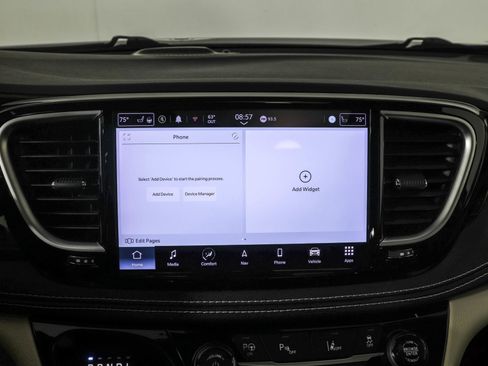 Used 2022 Chrysler Pacifica Limited image 32