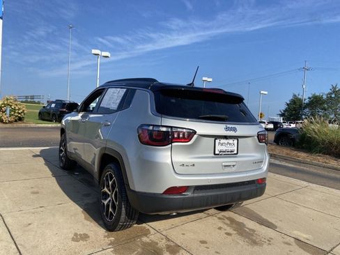 Used 2025 Jeep Compass Limited AWD/4WD image 8