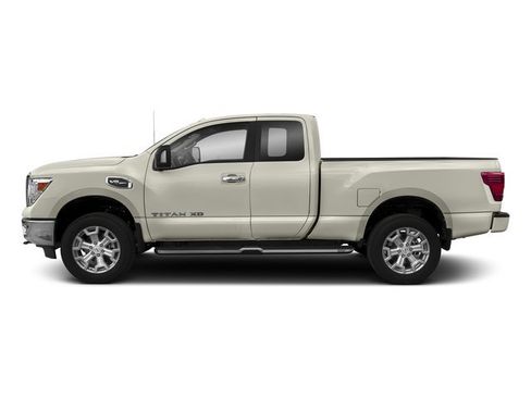 Used 2017 Nissan Titan SV image 3