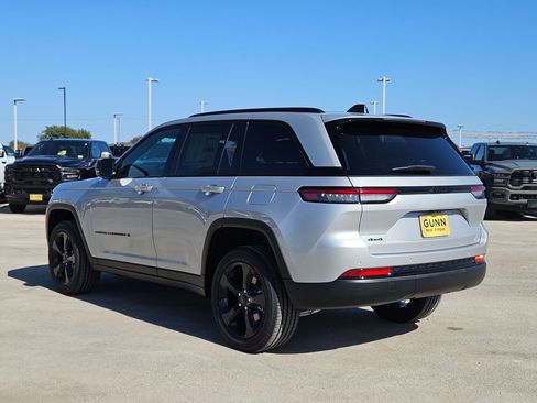 New 2025 Jeep Grand Cherokee Altitude image 5