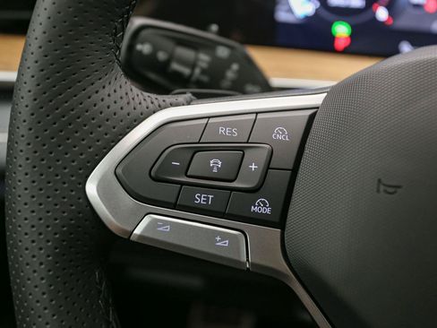 New 2026 Volkswagen Tiguan SEL R-Line AWD/4WD image 24