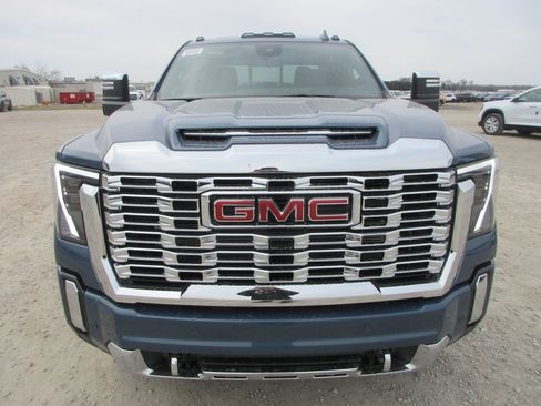 New 2026 GMC Sierra 3500 Denali w/ Denali Reserve Package image 12