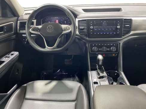 Used 2023 Volkswagen Atlas SE w/ Panoramic Sunroof Package FWD image 11