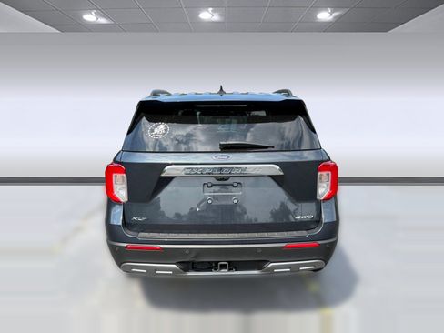 Used 2023 Ford Explorer XLT w/ Equipment Group 202A AWD/4WD image 8