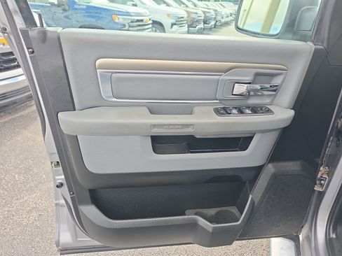 Used 2020 RAM 1500 Classic SLT w/ Luxury Group RWD image 17