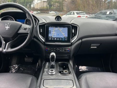 Used 2018 Maserati Ghibli GranSport image 17