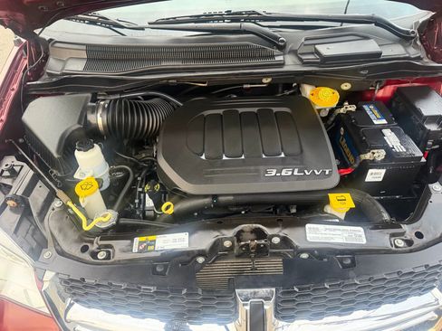 Used 2018 Dodge Grand Caravan SE w/ UConnect Hands-Free Group image 21