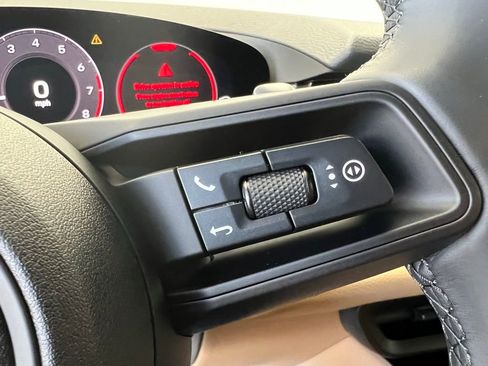 Used 2025 Porsche Cayenne Coupe image 8