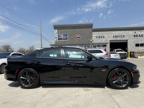 Used 2019 Dodge Charger Scat Pack RWD image 7