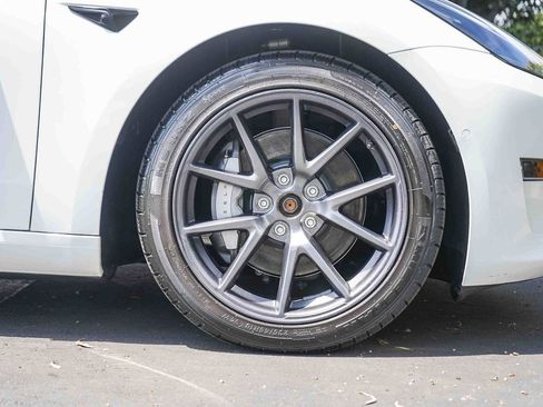 Used 2022 Tesla Model 3 Long Range AWD/4WD image 9