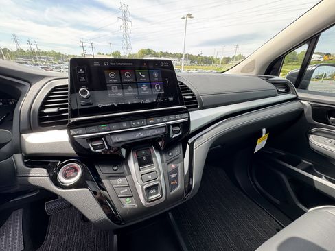 New 2026 Honda Odyssey Touring image 16