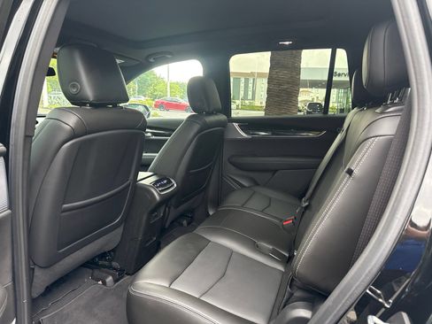 Used 2024 Cadillac XT6 Premium Luxury FWD image 3
