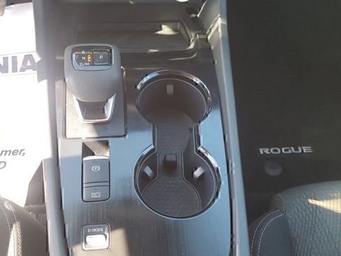 Used 2025 Nissan Rogue SV FWD image 25