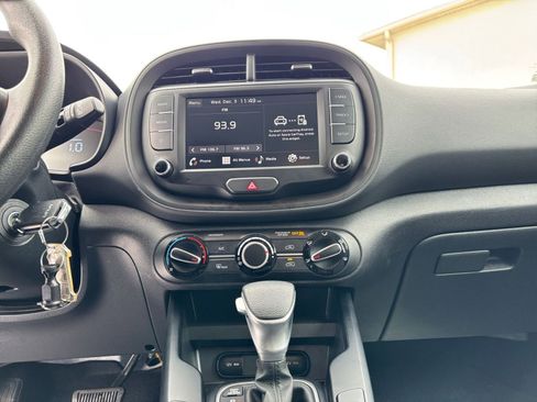 Used 2025 Hyundai Kona SEL image 18