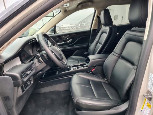 Used 2024 Lincoln Corsair AWD image 11