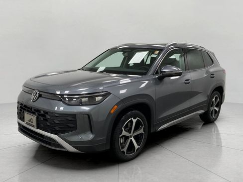 New 2026 Volkswagen Tiguan SE image 9