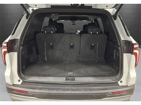 Used 2025 Chevrolet Traverse LT image 28