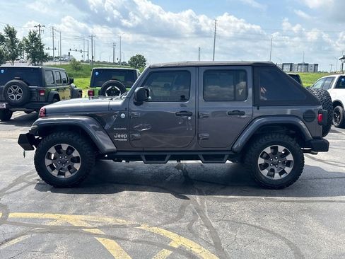 Used 2018 Jeep Wrangler Unlimited Sahara w/ Dual Top Group AWD/4WD image 8