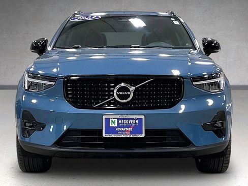 Certified 2023 Volvo XC40 B5 Plus w/ Climate Package AWD/4WD image 2