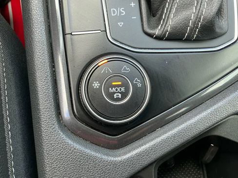 Used 2021 Volkswagen Tiguan SEL Premium R-Line image 36